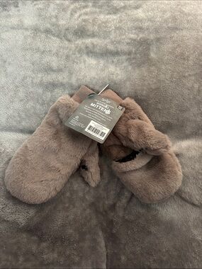 Sprigs Plush Reversible Faux Fur/Sherpa Mittens - Taupe